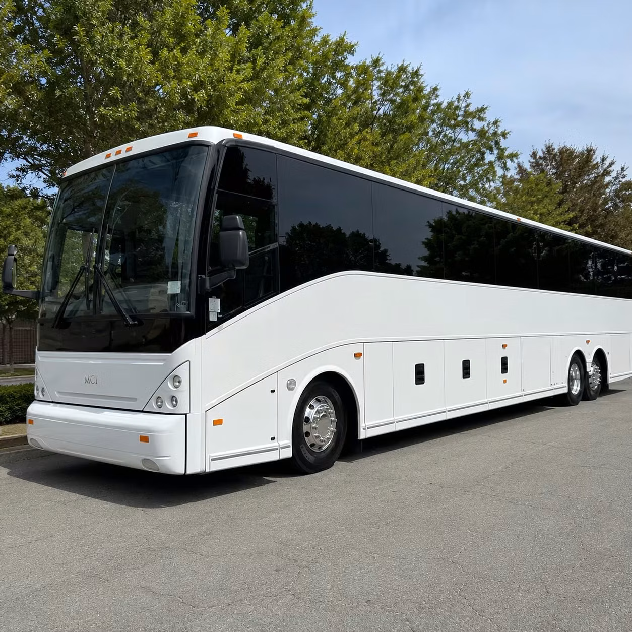 shuttle buses from fresno yosemite international airport to hotels and venues